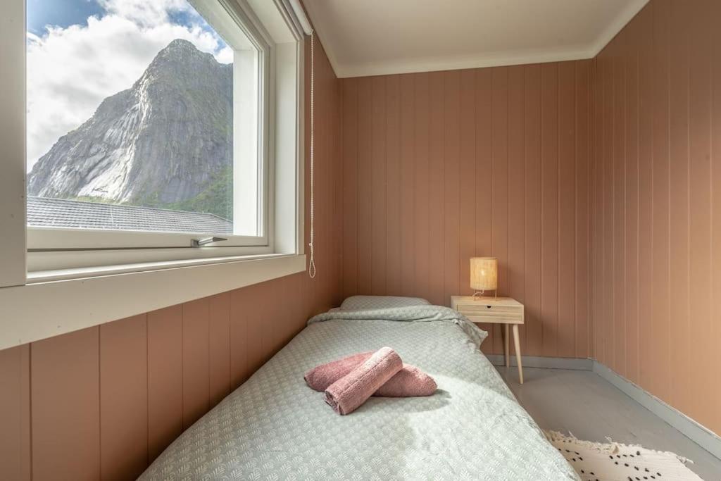 Reine Front View - Mountain & Seaview Villa Buitenkant foto