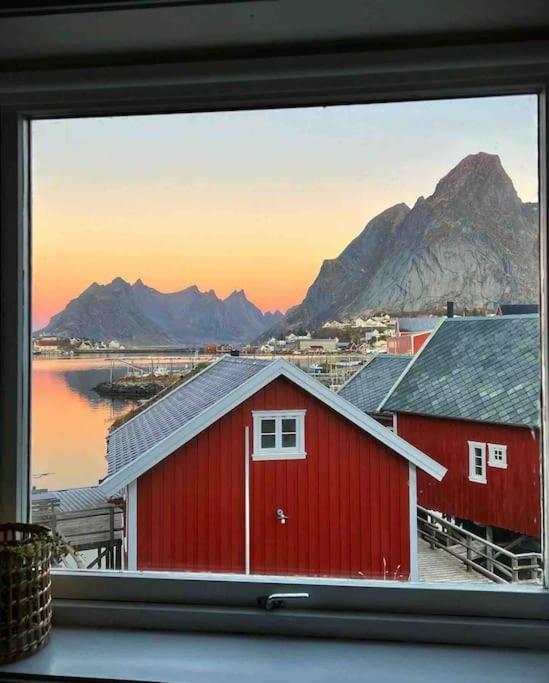 Reine Front View - Mountain & Seaview Villa Buitenkant foto