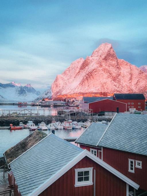 Reine Front View - Mountain & Seaview Villa Buitenkant foto